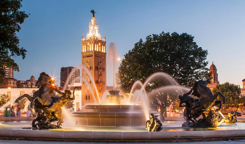 J.C. Nichols Memorial Fountain, Country Club Plaza, Kansas City, MO iStock-155781506
